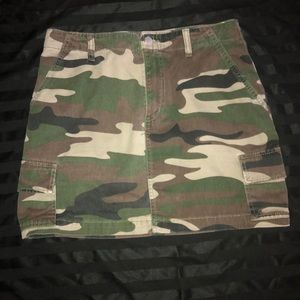 ⚫Forever 21 camo skirt, great condition! $15